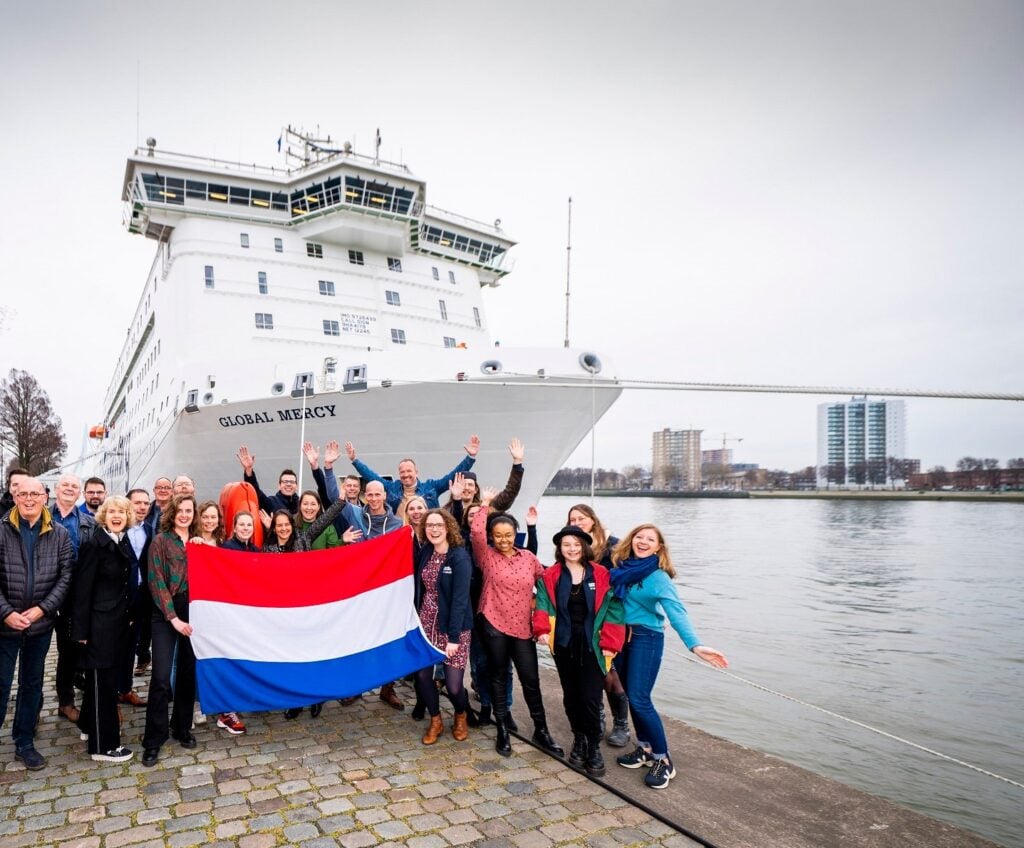 Het team van Mercy Ships Nederland tijdens het bezoek van de Global Mercy in Rotterdam 2022