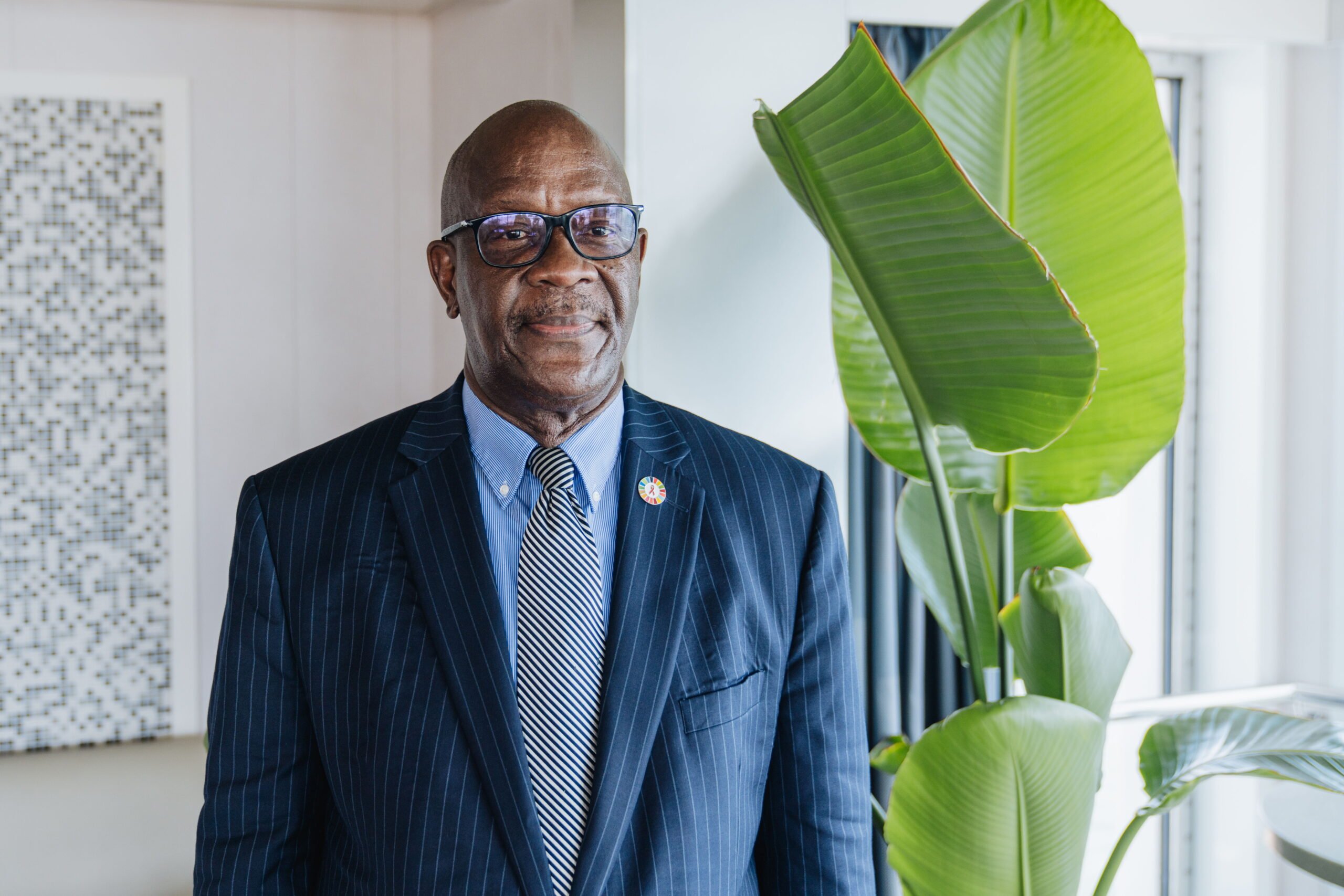 De minister van Volksgezondheid van Sierra Leone, Dr. Austin Demby De minister van Volksgezondheid van Sierra Leone, Dr. Austin Demby