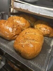 Hazelnoot en speculaas brioche brood, naar eigen recept.
